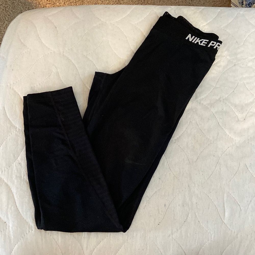 Nike Pro Women’s Leggings w Calf Design